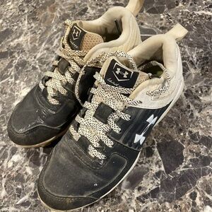 Under Armour - Boys 1.5Y - Baseball Cleats - Black and White